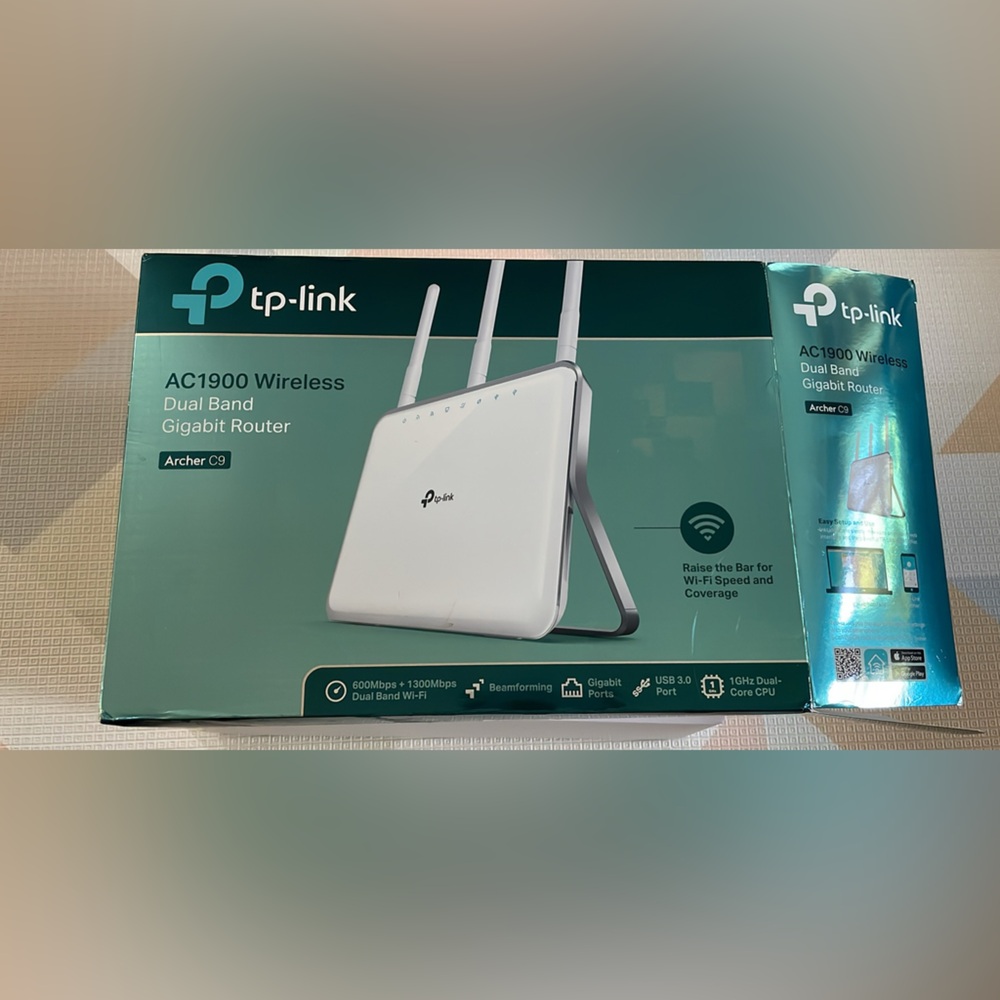 TP-Link White and Black Dual-Band Router